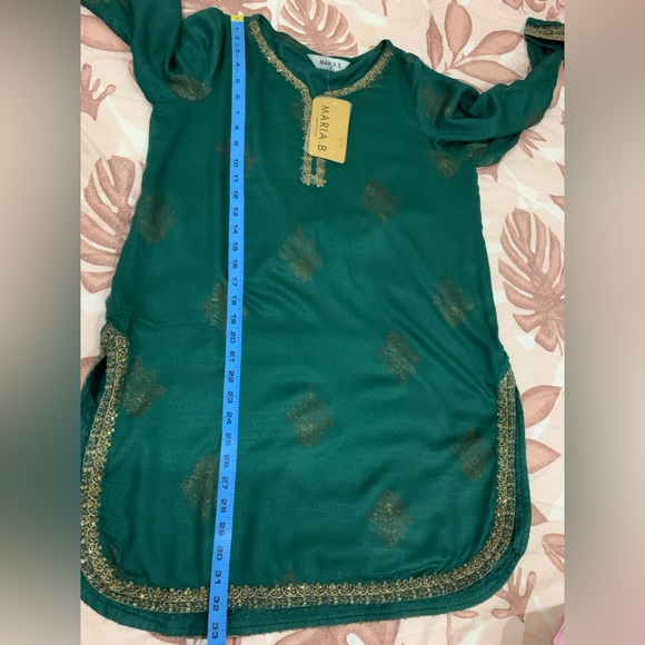 Green and Gold Embroidered Kurta Set - Picture 10 of 10